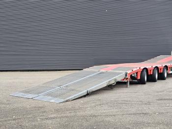 3 x steering axle / hydraulic ramp / hydraulic bed